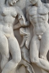 Gros plan de statues nues