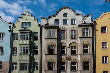 Fototapeta premium malerische historische Hausfassaden in Innsbruck