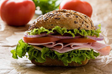 brown bun ham sandwich on paper