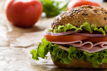 brown bun ham sandwich on paper