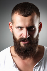 Obraz premium Portrait of handsome bearded man standing, isolated on grey