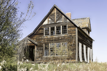 Fototapeta na wymiar Abandoned Farm House