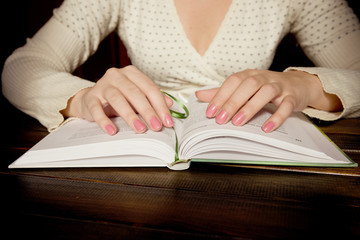 woman hand Turns the pages of the book