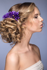Naklejka premium beautiful blond girl in image of the bride with purple flowers