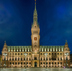 Fototapeta na wymiar Hamburg Rathaus beleuchtet