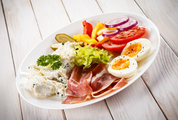 Breakfast - boiled egg, bacon, cottage cheese and vegetables