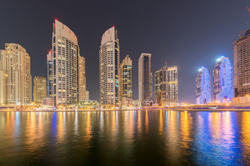 Obraz na płótnie Canvas Dubai - JANUARY 10, 2015: Marina district on January 10 in UAE