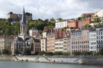 Obraz premium Vieux Lyon Eglise Saint George Quai de Saone 2019