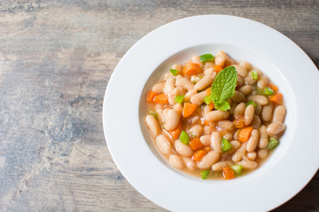 white beans with carrot and green pepper