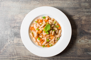 white beans with carrot and green pepper