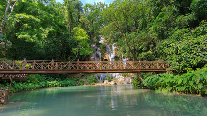 Fototapeta na wymiar Luang Prabang Kansai falls in frest