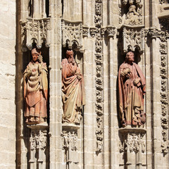 Séville (Espagne) - Statues du fronton de la Cathėdrale 