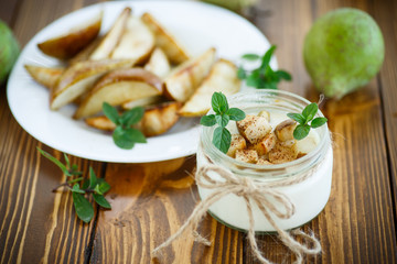 yogurt with roasted pears
