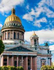 Fototapeta na wymiar St. Isaacs Cathedral in Saint-Petersburg