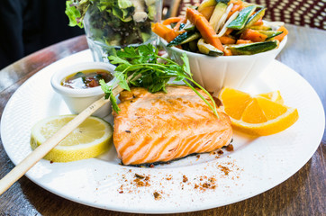 Grilled Salmon with fresh lettuce
