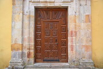 puerta antigua de madera