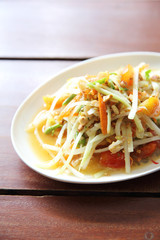Green papaya salad