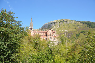 Fototapeta na wymiar Santuario de Covandonga, Asturias, España