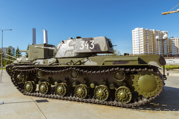 Fototapeta na wymiar боевой танк - экспонат исторического музея, Россия, Екатеринбург