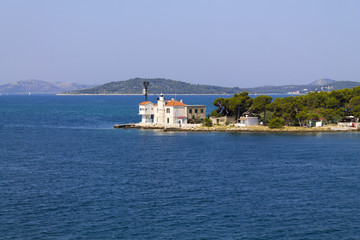 Fototapeta na wymiar Beautiful island in croatia 