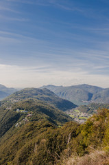 Lugano, San Salvatore, Ciona, Dorf, Ortschaft, Ausflugsberg, Aussichtspunkt, Panorama, Wanderweg, Waldweg, Herbst, Tessin, Schweiz