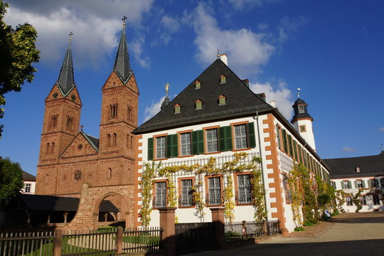 ehemalige Benediktiner-Abtei und Einhards-Basilika Sankt Marcellinus und Petrus, Seligenstadt, Hessen, Deutschland