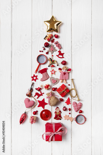 quot roter weihnachtsbaum auf holz quot stockfotos und lizenzfreie quot roter weihnachtsbaum auf holz quot stockfotos und lizenzfreie