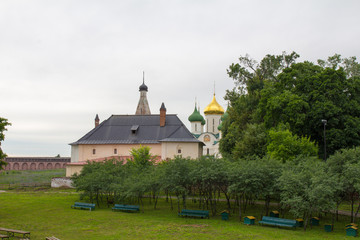 Вид стен и башен Спасо-Евфимиева монастыря в городе Суздаль. Россия.