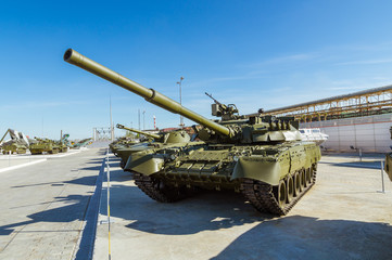 военный танк экспонат исторического музея, Россия, Екатеринбург,  - obrazy, fototapety, plakaty