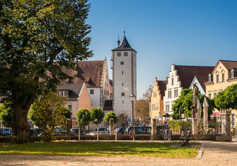 Fototapeta na wymiar Blick auf das Bamberger Tor in Haßfurt