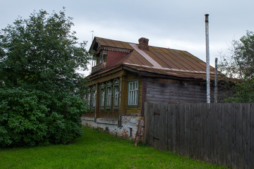 Золотое кольцо России. Суздаль. Вид старого деревянного дома. © 1802185