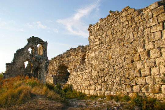 The ruins of an ancient fortress located in the mountains of Cri