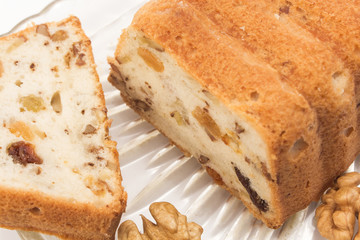 Pound cake with walnuts and raisins