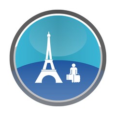 Touriste à Paris dans un bouton bleu