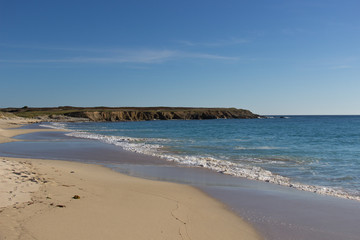 Einsamer Strand in der Bretagne
