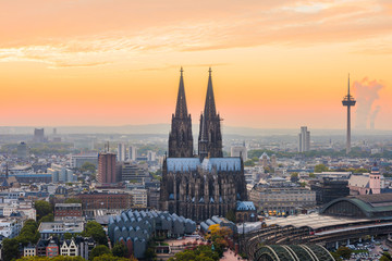 Obraz premium Kölner Dom bei Sonnenuntergang