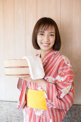 浴衣を着た女性