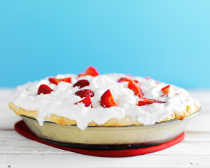 strawberry and whipped cream pie with shortcake crust