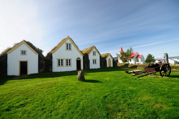 Fototapeta na wymiar Icelandic turf houses in Glaumbaer 