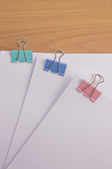 Color paper or binder clip