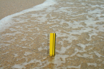 Naklejka premium Rule measuring the current sea level rise