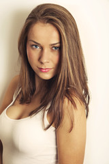 Naklejka premium Portrait of beautiful brunette woman
