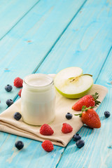 Yogurt naturale e frutta, texture, fuoco selettivo
