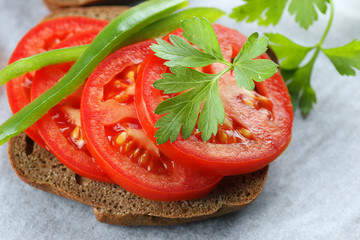 sandwich bread tomato sauce green healthy vegetables