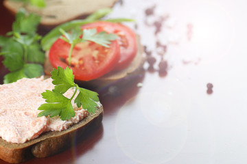 sandwich bread tomato sauce green healthy vegetables