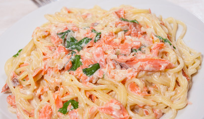 spaghetti with salmon creamy sauce