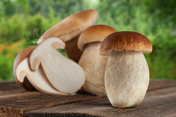 Boletus edulis (king bolete) on a wooden table.
