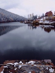 снежное озеро