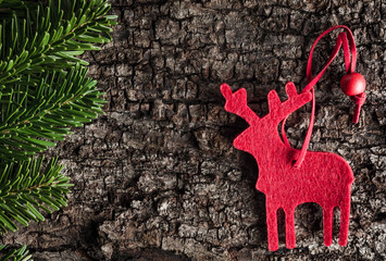 Christbaumschmuck, Filz, Hirsch, Tannenzweig, Hintergrund Rinde,