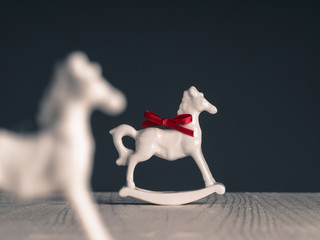 Weihnachtsschmuck, Porzellan, Schaukelpferde, Weihnachten